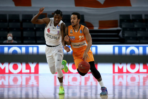 也折射出更 也折射出更